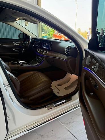 small car: Mercedes-Benz E-Class: 2020 г., Седан — 5