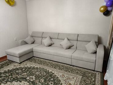 диван из поддонов: Цвет - Бежевый, Новый