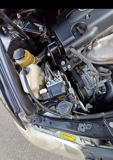 m rul: Toyota Camry sedan - Korpus: qara rəng, 4 qapı - Mühərrik: benzin, ön — 4