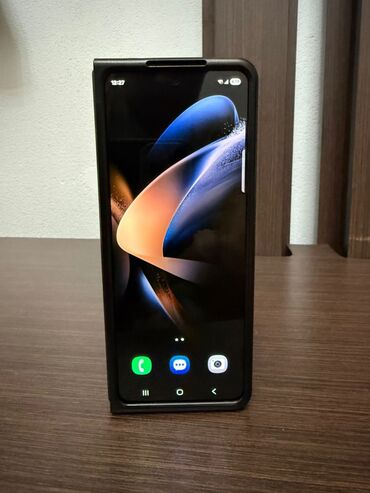 оперативная память 16 гб ddr4: Samsung Galaxy Z Fold 4, Б/у, 256 ГБ, цвет - Черный, 1 SIM
