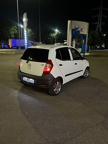 byd e1: Hyundai i10: 2011 г., 1.1 л, Механика, Бензин, Хэтчбэк — 6