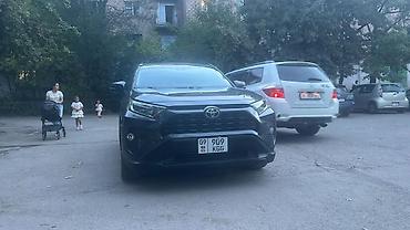 Toyota RAV4: 2019 г., 2.5 л, Автомат, Бензин, Кроссовер