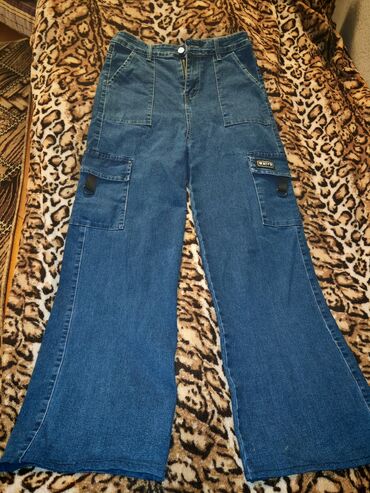 qaqa stili şalvar: Geniş kəsimli cins şalvar - Rəng: tünd mavi denim - Model: cargo