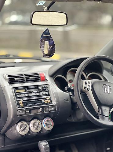 Honda: Honda Fit: 2005 г., 1.3 л, Вариатор, Бензин, Седан — 9