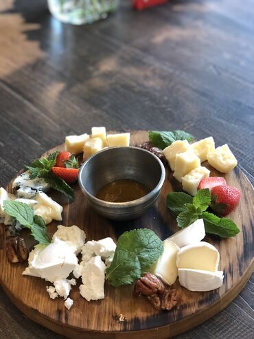 Повара: Шеф повар богатый опыт работы более 12 лет. Работал в Москве элитных — 25