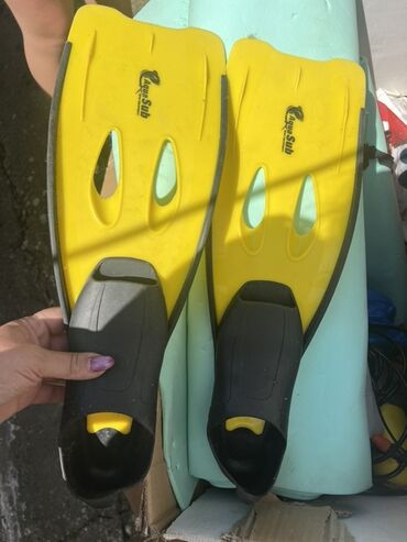 Par žutih peraja za plivanje marke Aqua Sub, veličine XS (33-36)