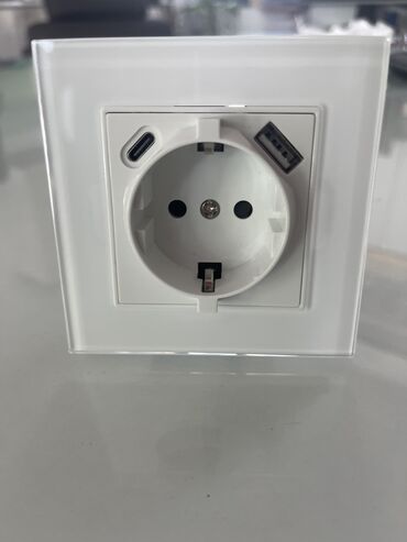 Розетки: 🔌 Универсальная розетка 3-в-1: 220В + USB + Type-C Стильная