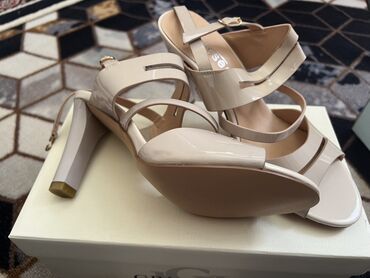 Верхняя одежда: Подборка одежды: Обувь женская 37 размер Обувь мужская 40,42 кожа — 7