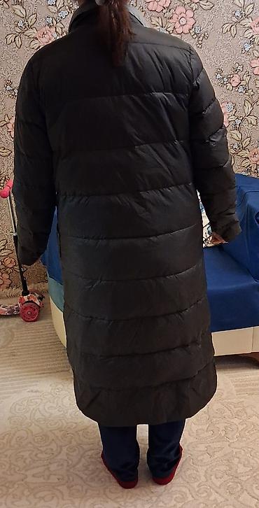 Paltolar: Qadın uzun şişme palto - Rəng: qara - Model: dizdən aşağı uzunluqda — 1