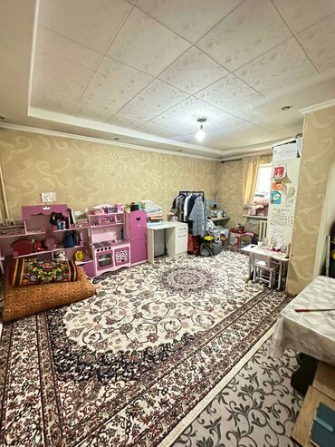 срочно продаётся 1 комнатная квартира в районе ошского рынка по улице молодая гвардия токтогула: 1 комната, 30 м², Хрущевка, 3 этаж, Косметический ремонт