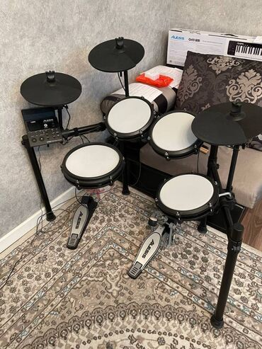 цена барабанов: Электронная барабанная установка Alesis Nitro Max Немного б/у, но