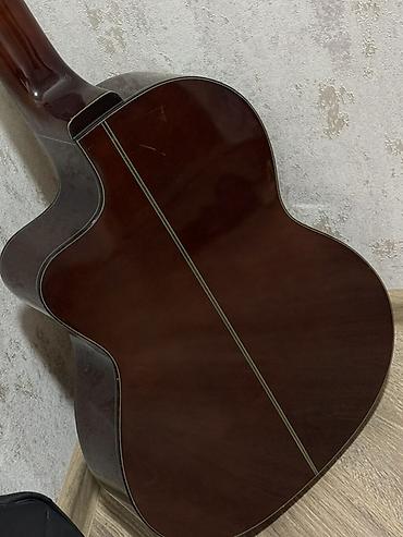 klassik gitara: Gitara ideal işləyir. Royaldan alınıb. Cızıqlarına görə cüzi endirim — 7