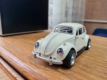 Figurice i makete: Nov metalni model automobila VW Buba. Mogu da mu se otvaraju vrata i — 1