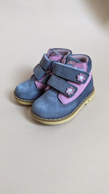 Детская обувь: Ботиночки на девочку, идеальны для первых шагов, натуральный нубук