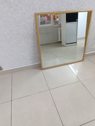 цена зеркала: Продаю зеркало 4 штуки размер 120*120 
3000 за штуку