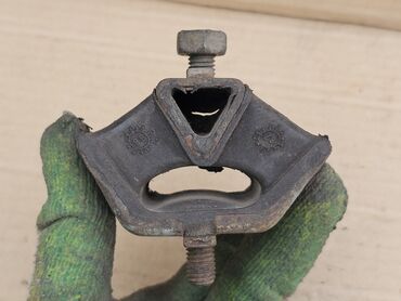 Подушки мотора: Подушка мотора BMW 1988 г., Б/у, Оригинал, Германия — 2