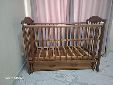 bunk bed: Детская деревянная кроватка (манеж) классического дизайна. - — 1