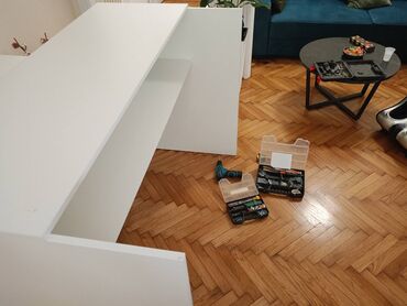 Ostali kancelarijski nameštaj: -Pult se izradjuje se od Univera debljine 18mm u beloj boji — 3