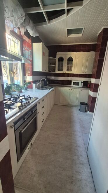 Долгосрочная аренда домов: 175 м², 6 комнат, Бронированные двери — 3