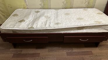 Односпальные кровати: Диван, с раздвижными полочками, продам за символичную цену
