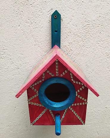 Digər quşlar: Quş yuvası Olçüsü 15*12*12 - Material: ağac - Dizayn: sarı damlı, ön — 28