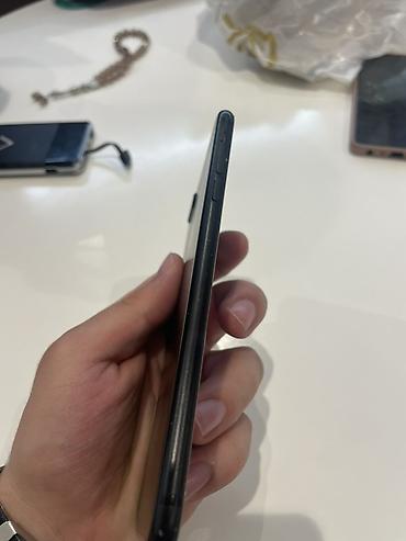 iphone see: IPhone 7 Plus, Qara, Barmaq izi — 4
