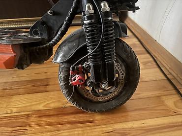 Elektrik nəqliyyatı: İşlənmiş Elektrik samokat 10", > 1000 Vt, > 45 km/s, Ünvandan götürmə — 3