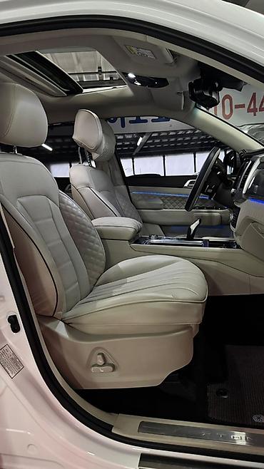 Другие детали кузова: Внедорожник (белый кузов, белый элементы) Ключевые особенности: - — 18