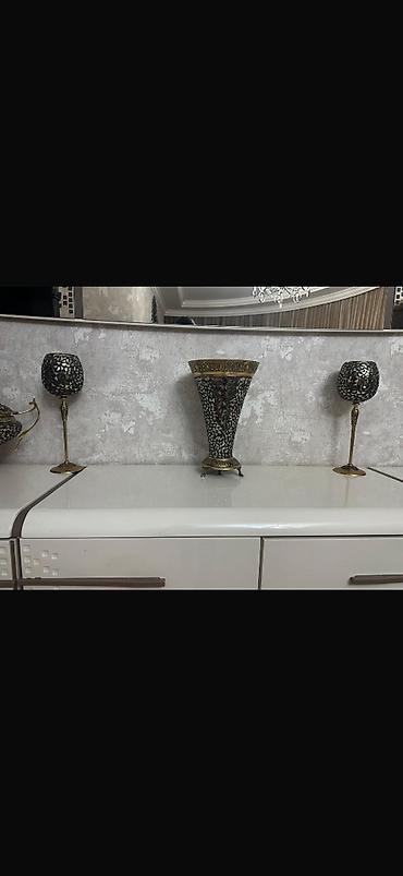 toy dekor satisi: Kamod üstü qablar, qızılı rəngdə. hamısı birlikdə 150 azn, tək tək — 3