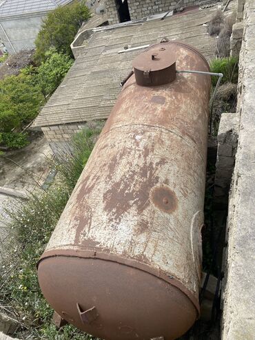 Baklar və çənlər: Salam. 8-10 tonluq qalın dəmirdən su çəni satılır. Bakıdadır. Qiymət — 4