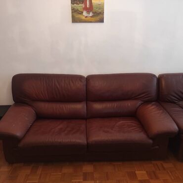 dusek za dvosed na rasklapanje: Trosed na razvlacenje i fotelja Simpo, koza. Desni naslon na trosedu