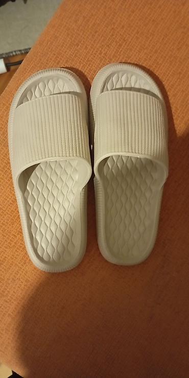 Sandale i papuče: Dve vrste obuće: 1) Zimske slip-on patike/čizme - Crna vodoodbojna — 10