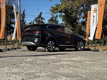 geely geometry c: BYD Song Plus: 2024 г., 1.5 л, Гибрид, Кроссовер — 2