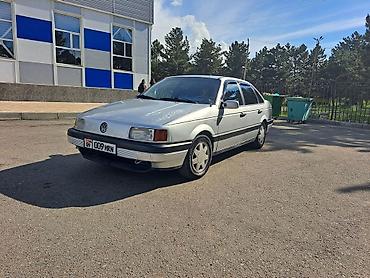 Унаа: Volkswagen Passat: 1989 г., 1.8 л, Кол менен иштөөчү, Бензин, Седан — 1