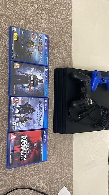 PS4 (Sony Playstation 4): Sony PlayStation 4 Pro oyun konsolu seti - Model: PS4 Pro (CUH — 4