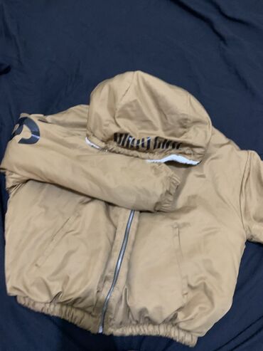 Kardiqanlar, jaketlər: Qadın geyimleri ikinci el az geyilib ve geyinilmeyen etiketlilerde — 2