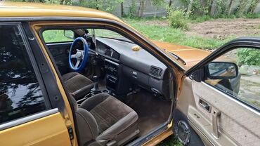 Nissan: Nissan : 1988 г., 2 л, Механика, Бензин, Седан — 4