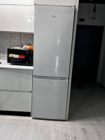 холодильник для кухни: Холодильник Hotpoint Ariston, Б/у, Двухкамерный, No frost