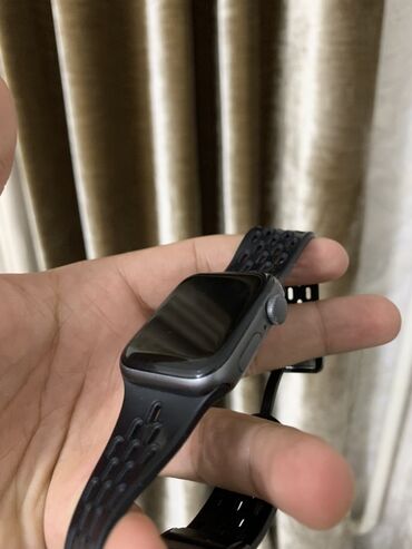 Другие смарт-часы: Apple Watch SE 1 поколения, комплект зарядка, каробку потерял АКБ 86%