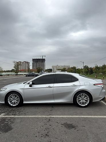 Toyota: Toyota Camry: 2018 г., 2.5 л, Вариатор, Гибрид, Седан — 5