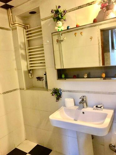 Uzunmüddətli kirayə mənzillər: Elmlər metrosunun yaxınlığında 6 mertebeli binanın 5-ci mərtəbəsində — 11