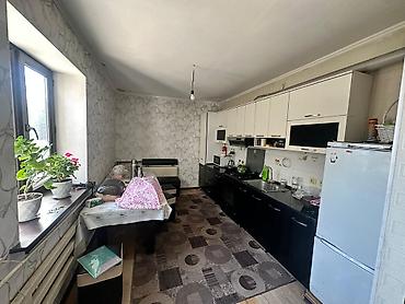 Продажа коттеджей и домов: 🏡 Продаётся уютный дом в Ак-Ордо! 📍 Пересечение ул. Лущихина и — 9