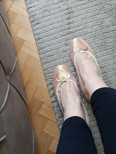shoes: Cista koza,ulozak anatomski,lagane,mekane .Odgovaraju broju 37.Pavle — 8