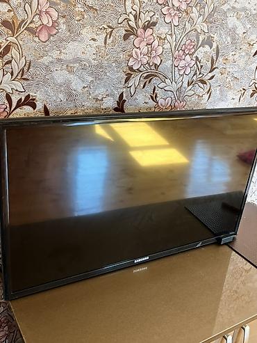 82 ekran: Samsung LED televizor - Ekran: təxminən 82" (80 sm ətrafı), LED panel — 4