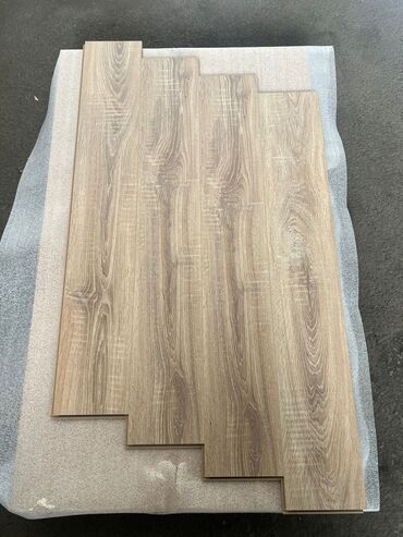 Laminat: Salam laminatlarimiz 31 32 33 klass olmagala hər rəg secimi var 250 yə — 49