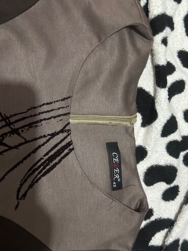 Dəstlər, kostyumlar: İkinci el paltarlar Məhsul: 2 ədəd üst geyimi dəsti 1) Qolsuz qadın — 9