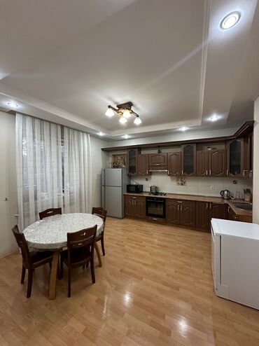 Долгосрочная аренда домов: 275 м², 7 комнат, Утепленный — 2