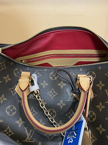 Классические сумки: Сумка Louis Vuitton в фирменном монограмном канве. Основные — 2