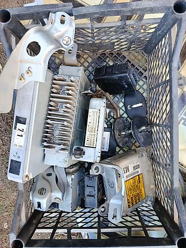 Другие детали ходовой части: Запчасти от Lexus ES330, 2004 г. В наличии разборные элементы кузова — 12