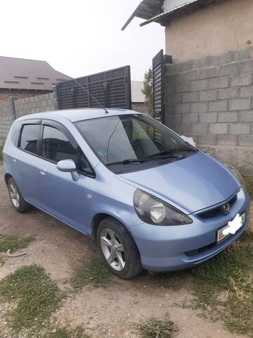 хондо жаз: Хэтчбек Honda jazz в светло-голубом цвете кузова. Автомобиль оснащен